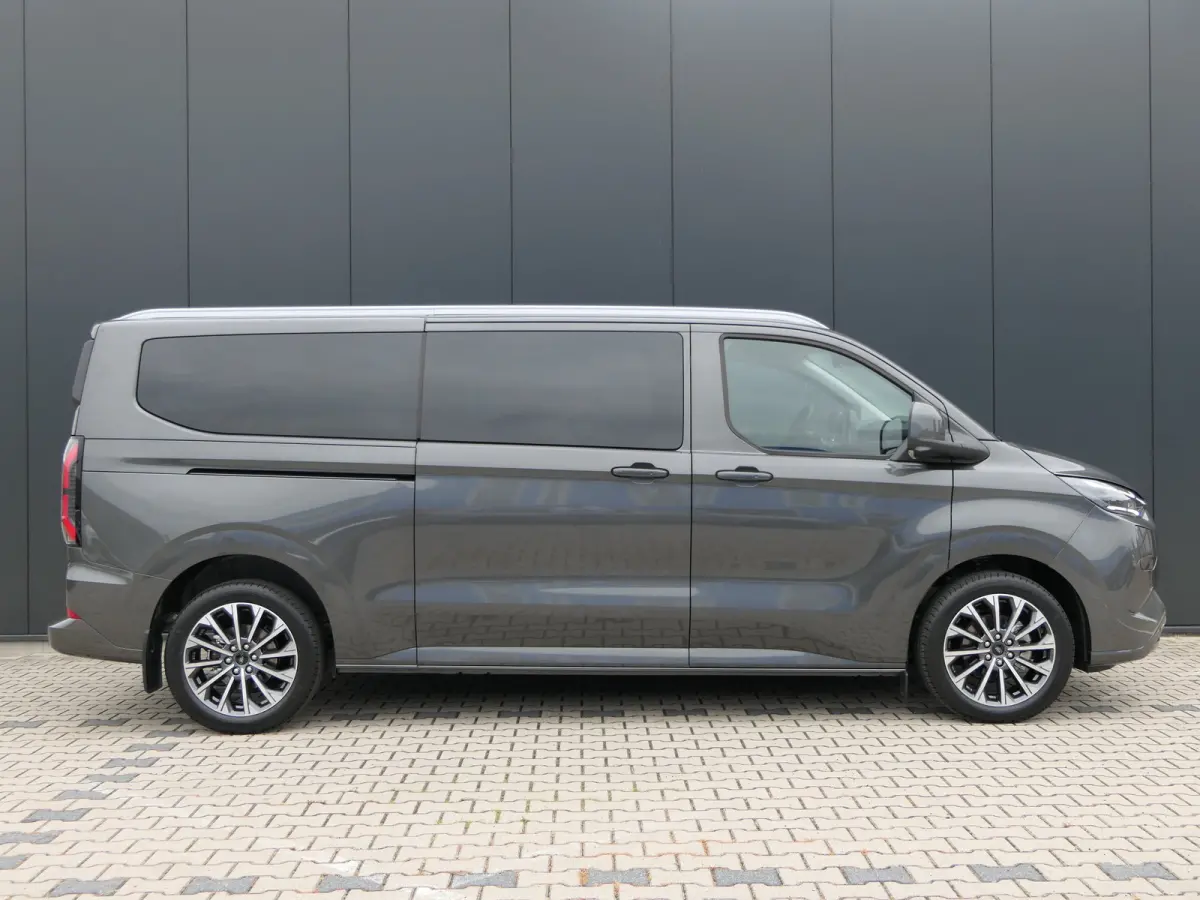 Tourneo 340 2.5 PHEV L2H1 Titanium X Luxury | Panoramadak | Leder | 360 Camera | Trekhaak | Stoelverwarming | Keyless | 8-Persoons | Adaptive LED
