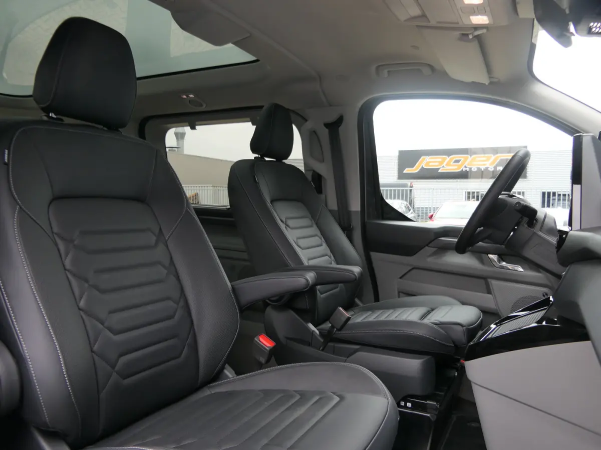 Tourneo 340 2.5 PHEV L2H1 Titanium X Luxury | Panoramadak | Leder | 360 Camera | Trekhaak | Stoelverwarming | Keyless | 8-Persoons | Adaptive LED