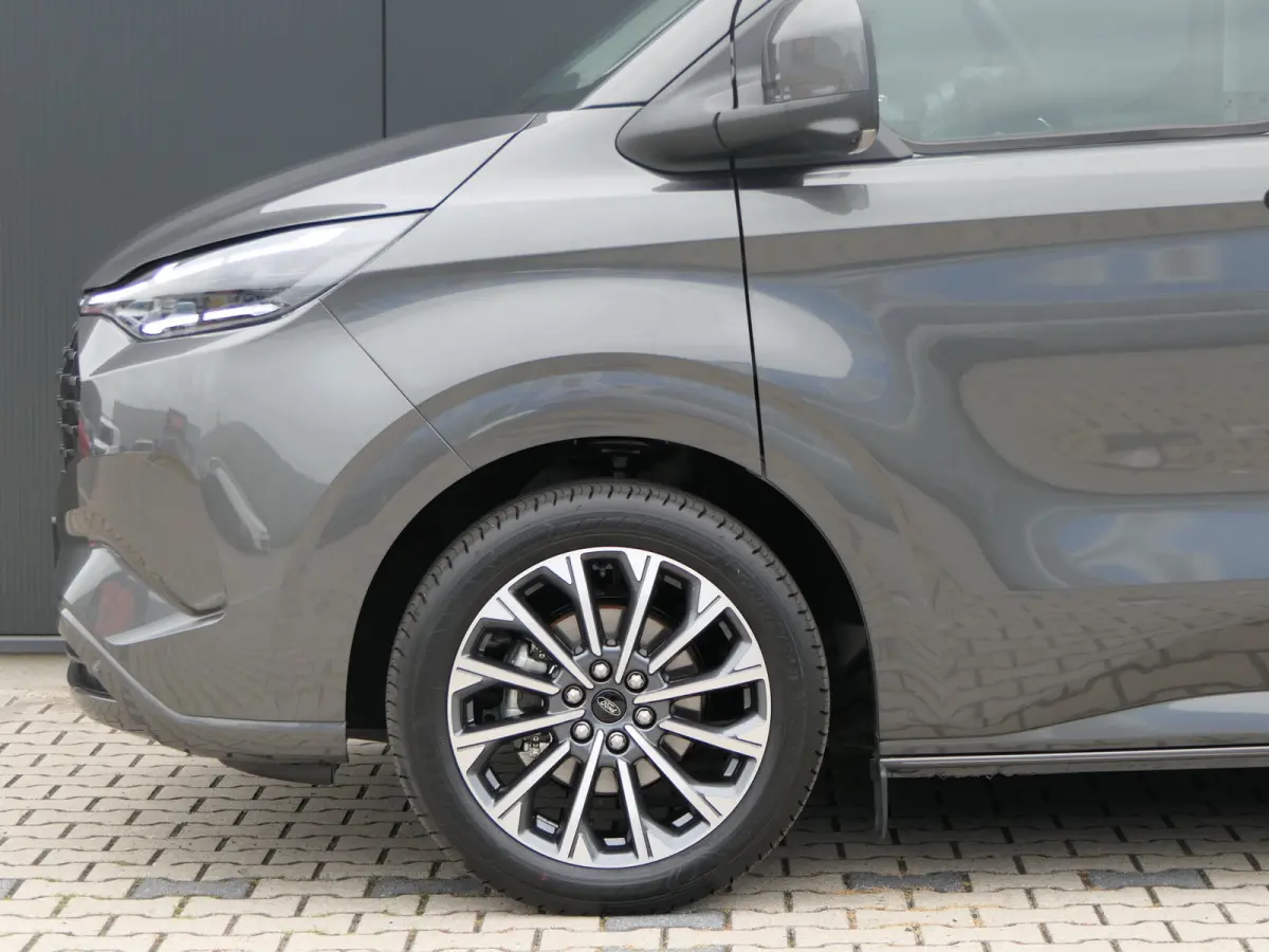 Tourneo 340 2.5 PHEV L2H1 Titanium X Luxury | Panoramadak | Leder | 360 Camera | Trekhaak | Stoelverwarming | Keyless | 8-Persoons | Adaptive LED