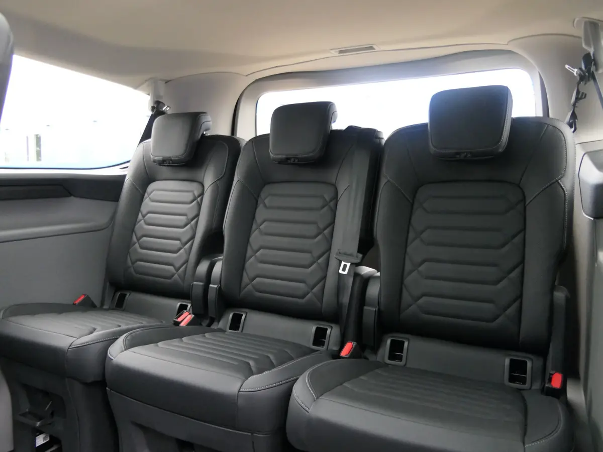 Tourneo 340 2.5 PHEV L2H1 Titanium X Luxury | Panoramadak | Leder | 360 Camera | Trekhaak | Stoelverwarming | Keyless | 8-Persoons | Adaptive LED
