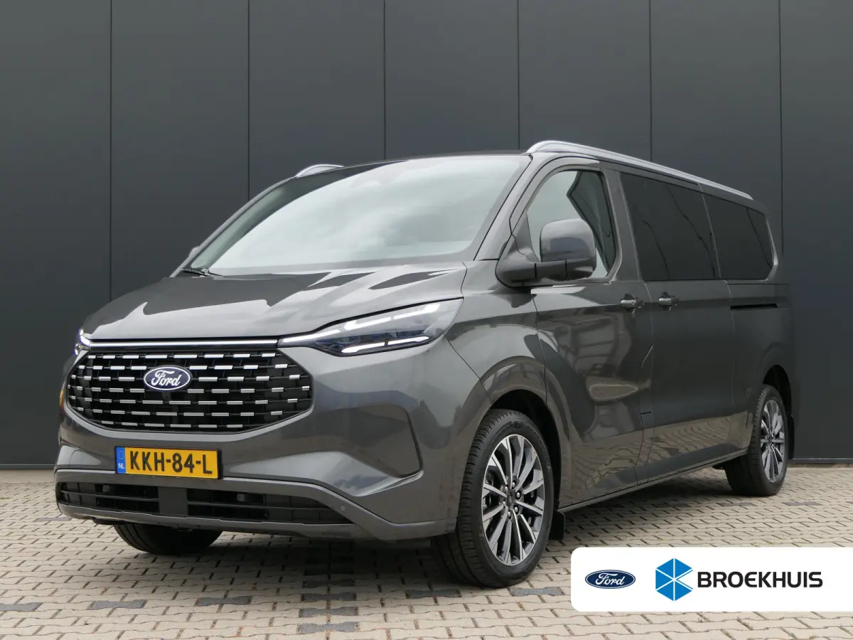 Tourneo 340 2.5 PHEV L2H1 Titanium X Luxury | Panoramadak | Leder | 360 Camera | Trekhaak | Stoelverwarming | Keyless | 8-Persoons | Adaptive LED