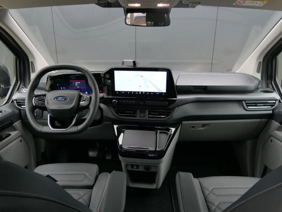 Tourneo 340 2.5 PHEV L2H1 Titanium X Luxury | Panoramadak | Leder | 360 Camera | Trekhaak | Stoelverwarming | Keyless | 8-Persoons | Adaptive LED