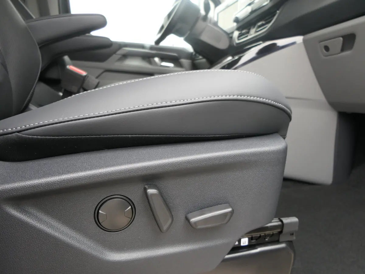 Tourneo 340 2.5 PHEV L2H1 Titanium X Luxury | Panoramadak | Leder | 360 Camera | Trekhaak | Stoelverwarming | Keyless | 8-Persoons | Adaptive LED