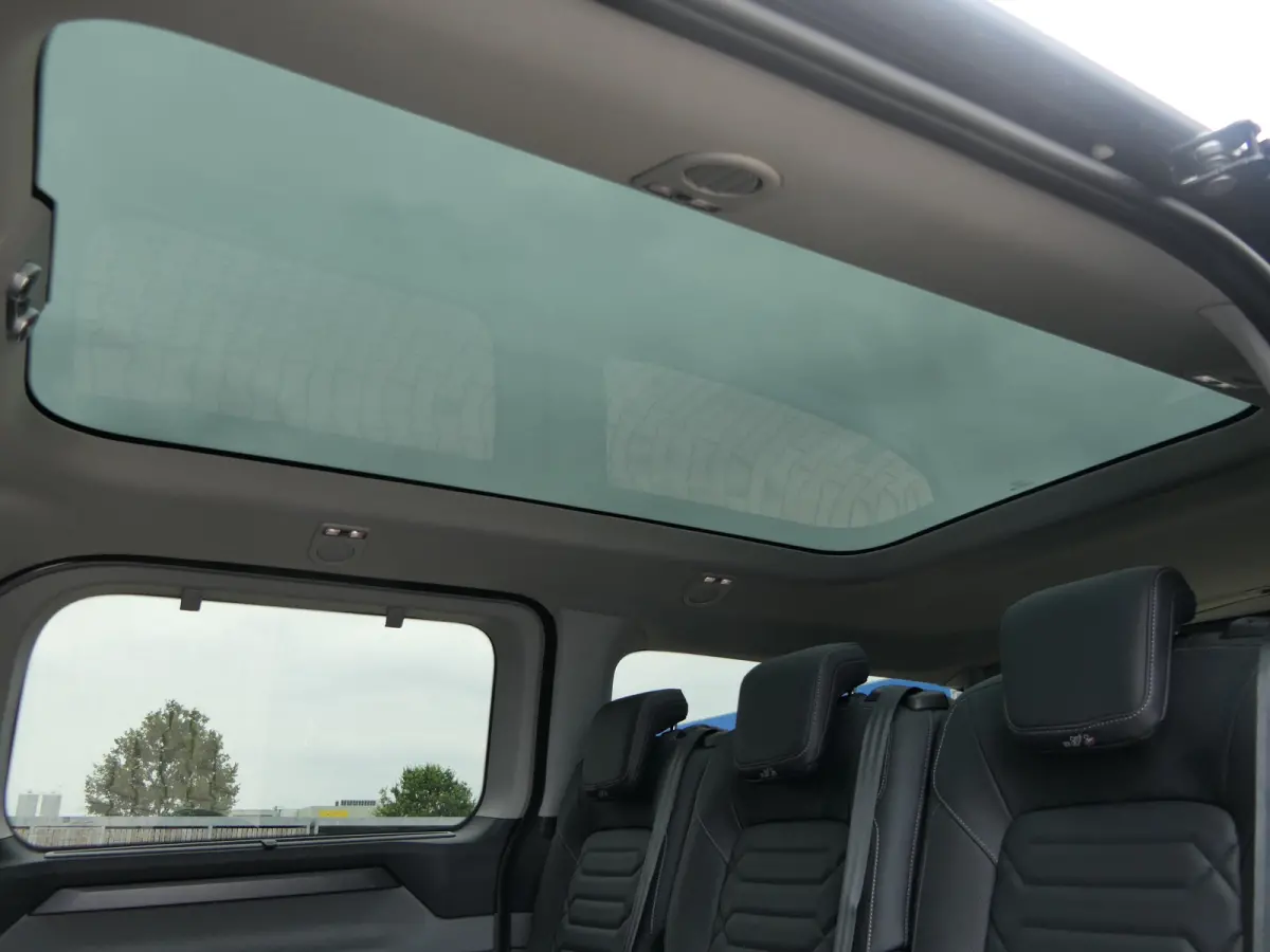 Tourneo 340 2.5 PHEV L2H1 Titanium X Luxury | Panoramadak | Leder | 360 Camera | Trekhaak | Stoelverwarming | Keyless | 8-Persoons | Adaptive LED