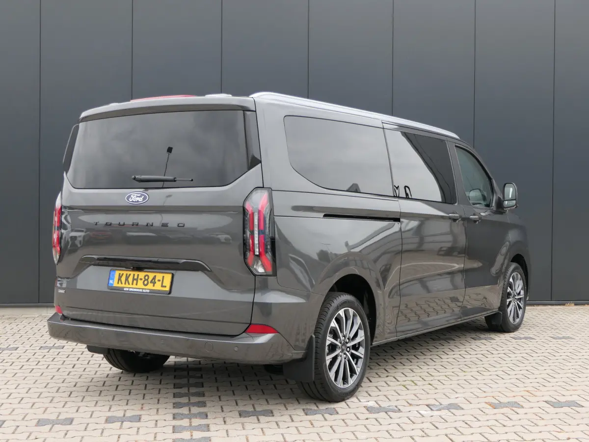 Tourneo 340 2.5 PHEV L2H1 Titanium X Luxury | Panoramadak | Leder | 360 Camera | Trekhaak | Stoelverwarming | Keyless | 8-Persoons | Adaptive LED