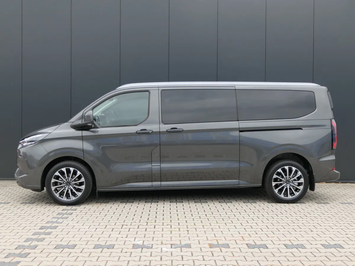 Tourneo 340 2.5 PHEV L2H1 Titanium X Luxury | Panoramadak | Leder | 360 Camera | Trekhaak | Stoelverwarming | Keyless | 8-Persoons | Adaptive LED