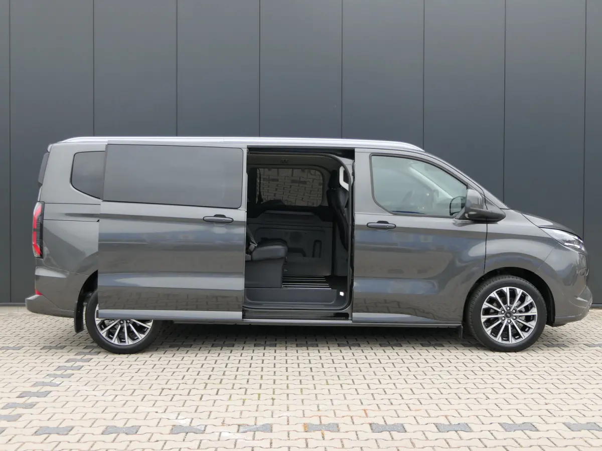 Tourneo 340 2.5 PHEV L2H1 Titanium X Luxury | Panoramadak | Leder | 360 Camera | Trekhaak | Stoelverwarming | Keyless | 8-Persoons | Adaptive LED