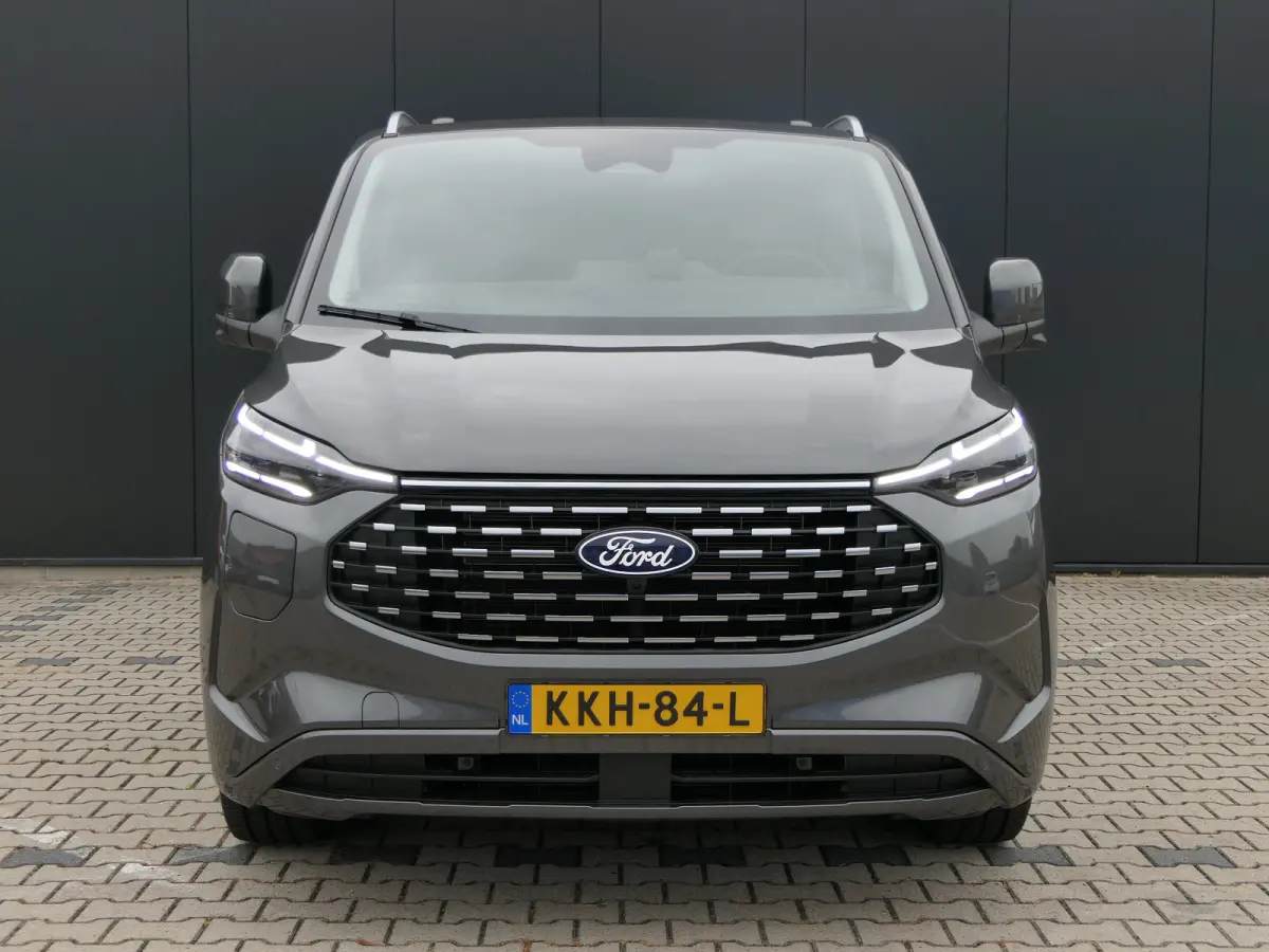 Tourneo 340 2.5 PHEV L2H1 Titanium X Luxury | Panoramadak | Leder | 360 Camera | Trekhaak | Stoelverwarming | Keyless | 8-Persoons | Adaptive LED