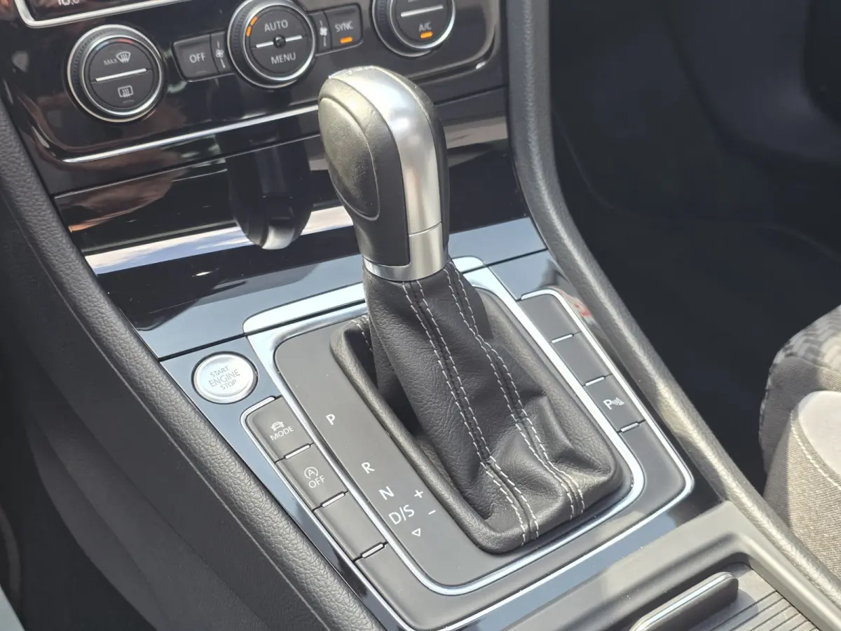 1.5 TSI Highline Business R-LINE / PANO / VIRTUAL / ACC / DCC