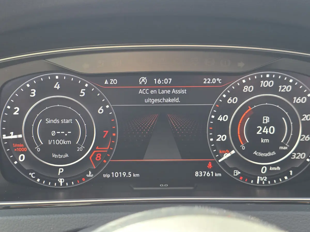 1.5 TSI Highline Business R-LINE / PANO / VIRTUAL / ACC / DCC