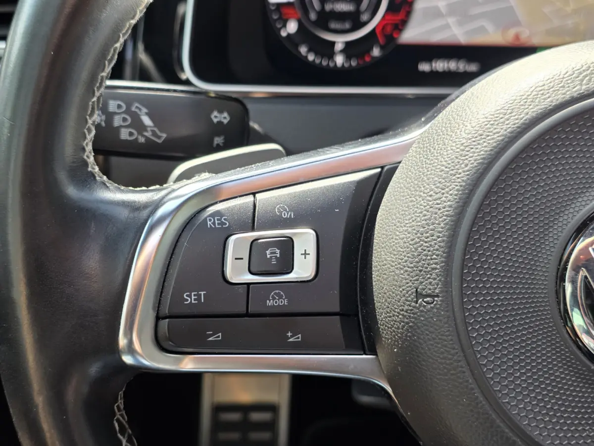 1.5 TSI Highline Business R-LINE / PANO / VIRTUAL / ACC / DCC