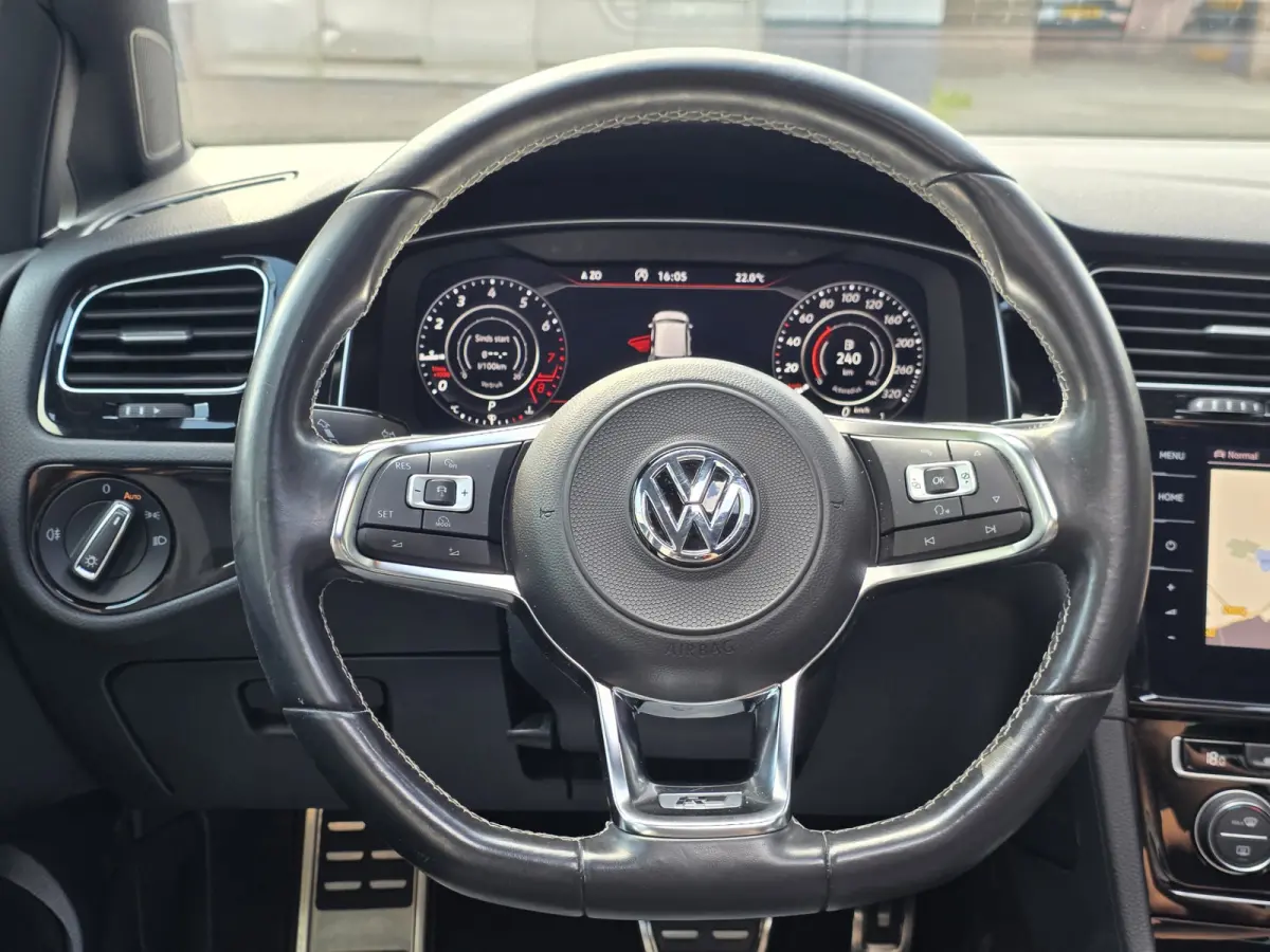 1.5 TSI Highline Business R-LINE / PANO / VIRTUAL / ACC / DCC