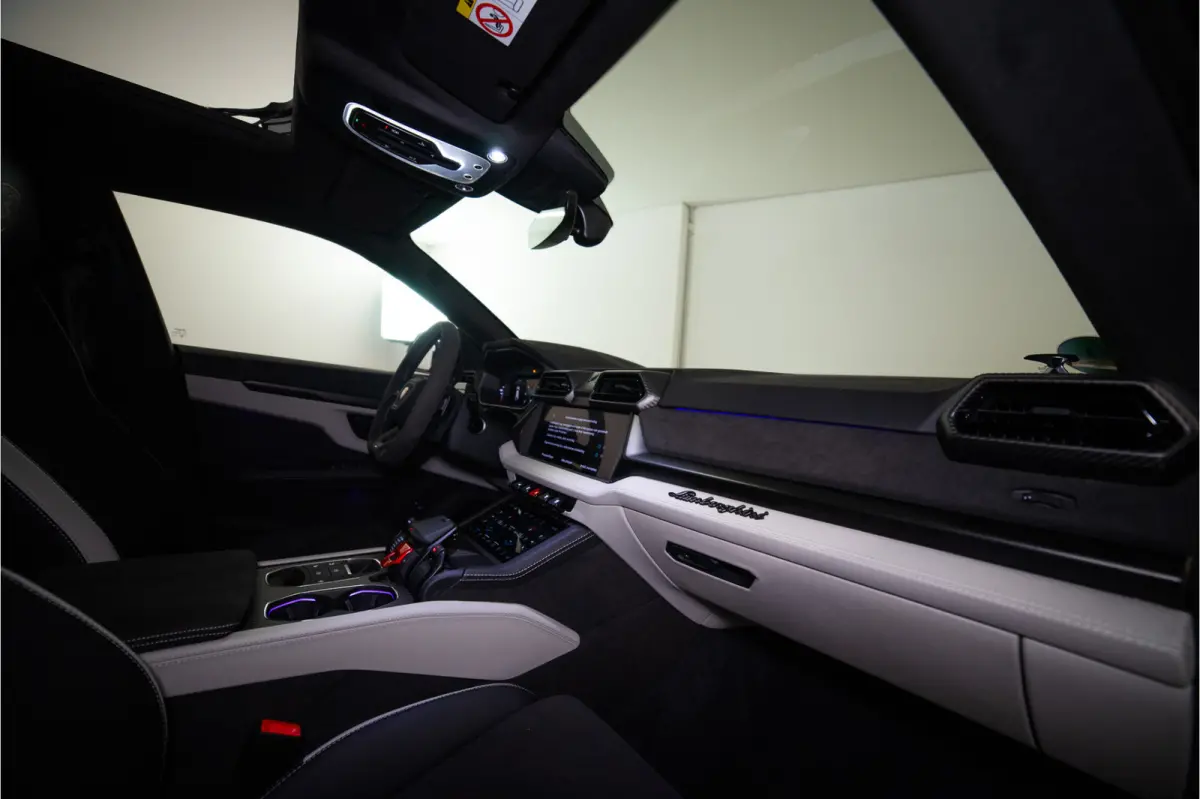 4.0 V8 Hybrid 800PK | Ad Personam | Grigio Keres Matt | Carbon | Akrapovic | 3D B&O | Service Package 5YR | 3 JAAR FABRIEKSGARANTIE GERESERVEERD