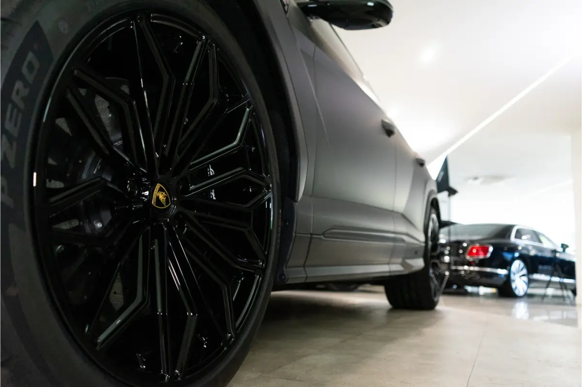 4.0 V8 Hybrid 800PK | Ad Personam | Grigio Keres Matt | Carbon | Akrapovic | 3D B&O | Service Package 5YR | 3 JAAR FABRIEKSGARANTIE GERESERVEERD