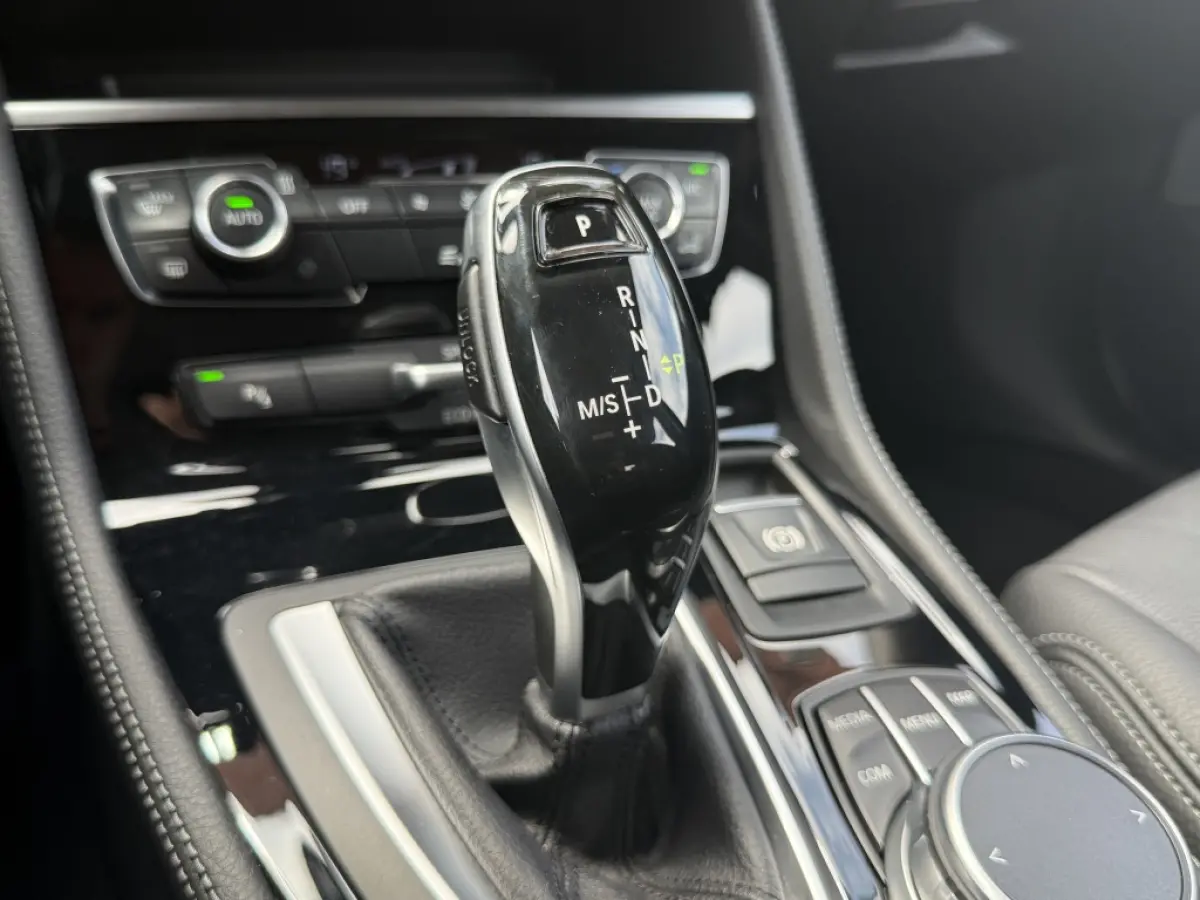 218i Executive Edition Automaat Leder Led Navigatie Camera