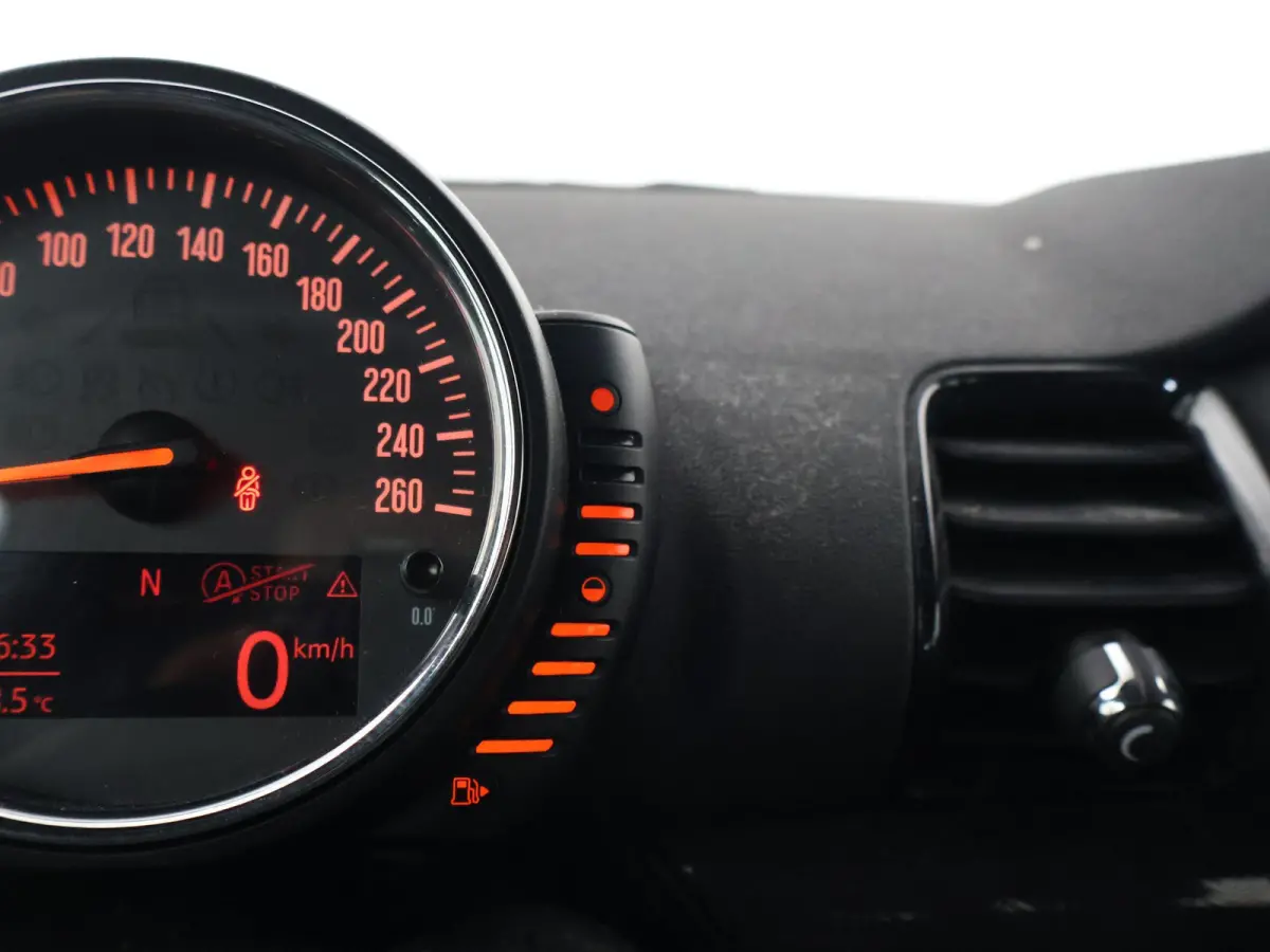1.5 COOPER 136 PK MOONWALK GREY + ZWART DAK | 17 INCH ZWARTE VELGEN | LED | NAVIGATIE