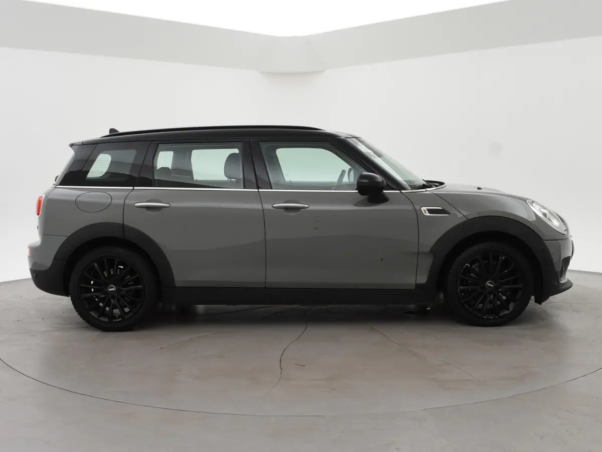 1.5 COOPER 136 PK MOONWALK GREY + ZWART DAK | 17 INCH ZWARTE VELGEN | LED | NAVIGATIE