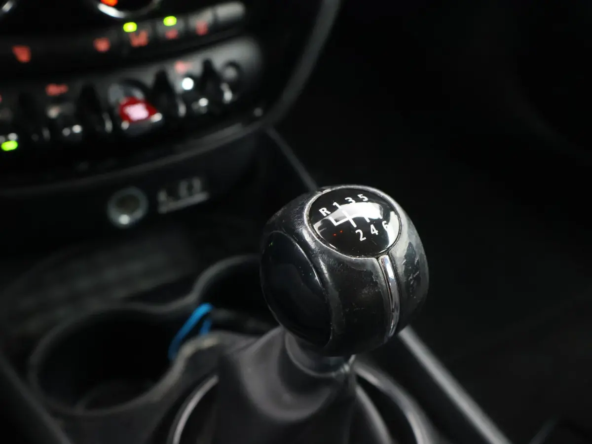 1.5 COOPER 136 PK MOONWALK GREY + ZWART DAK | 17 INCH ZWARTE VELGEN | LED | NAVIGATIE
