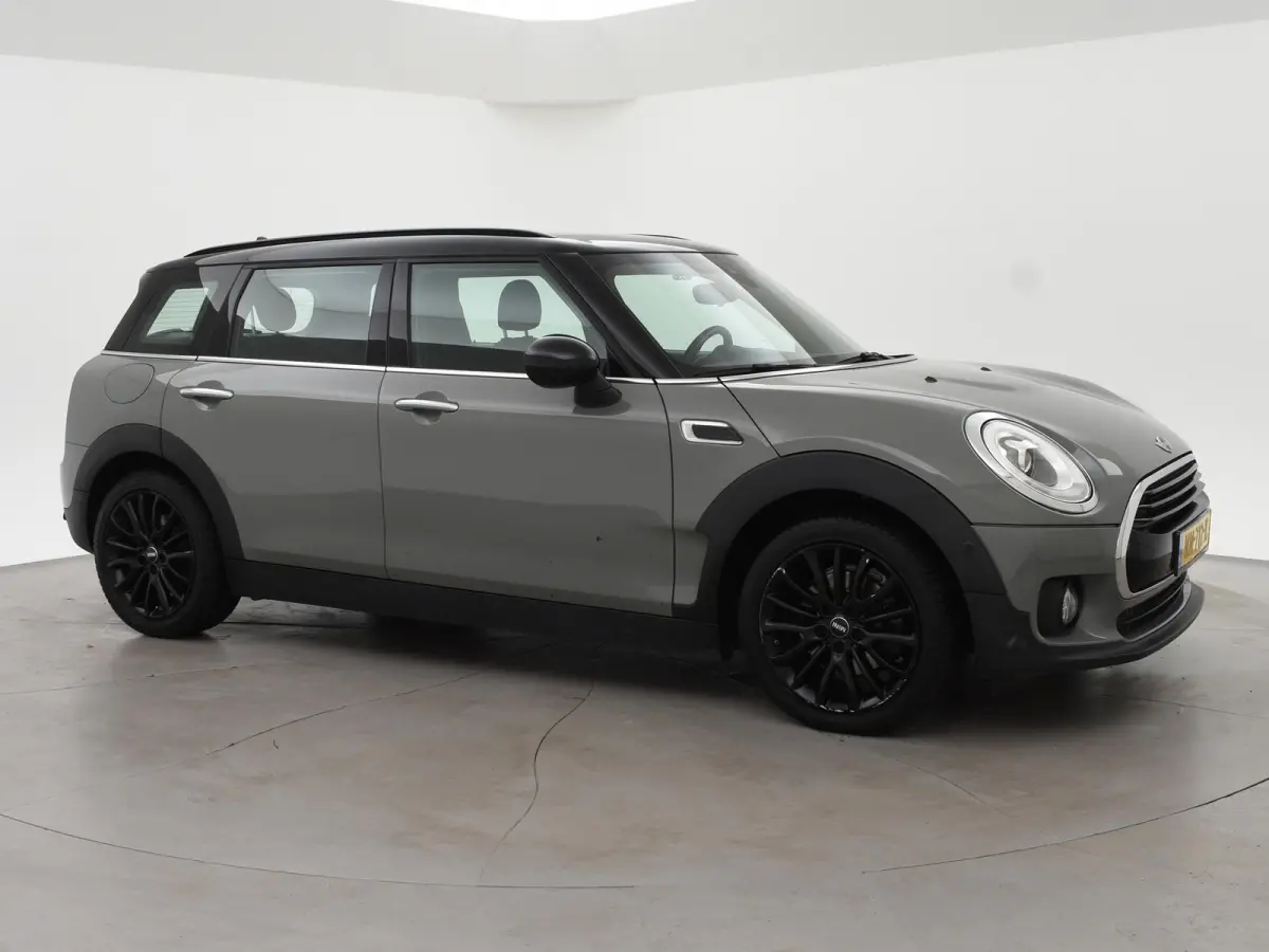 1.5 COOPER 136 PK MOONWALK GREY + ZWART DAK | 17 INCH ZWARTE VELGEN | LED | NAVIGATIE