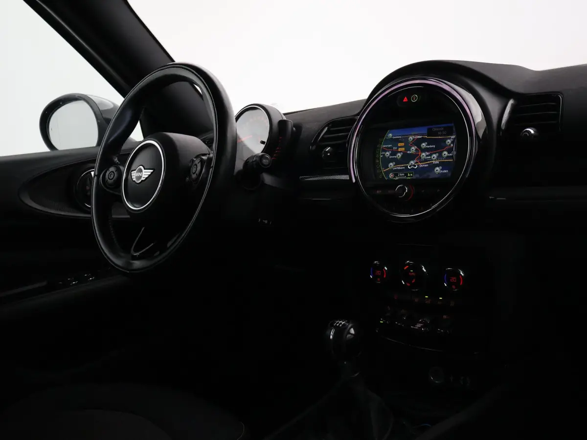 1.5 COOPER 136 PK MOONWALK GREY + ZWART DAK | 17 INCH ZWARTE VELGEN | LED | NAVIGATIE