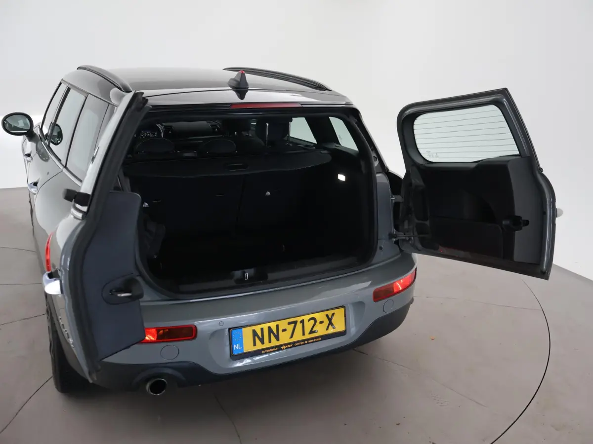 1.5 COOPER 136 PK MOONWALK GREY + ZWART DAK | 17 INCH ZWARTE VELGEN | LED | NAVIGATIE