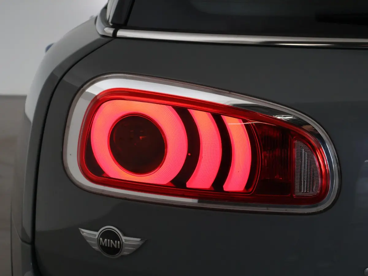 1.5 COOPER 136 PK MOONWALK GREY + ZWART DAK | 17 INCH ZWARTE VELGEN | LED | NAVIGATIE