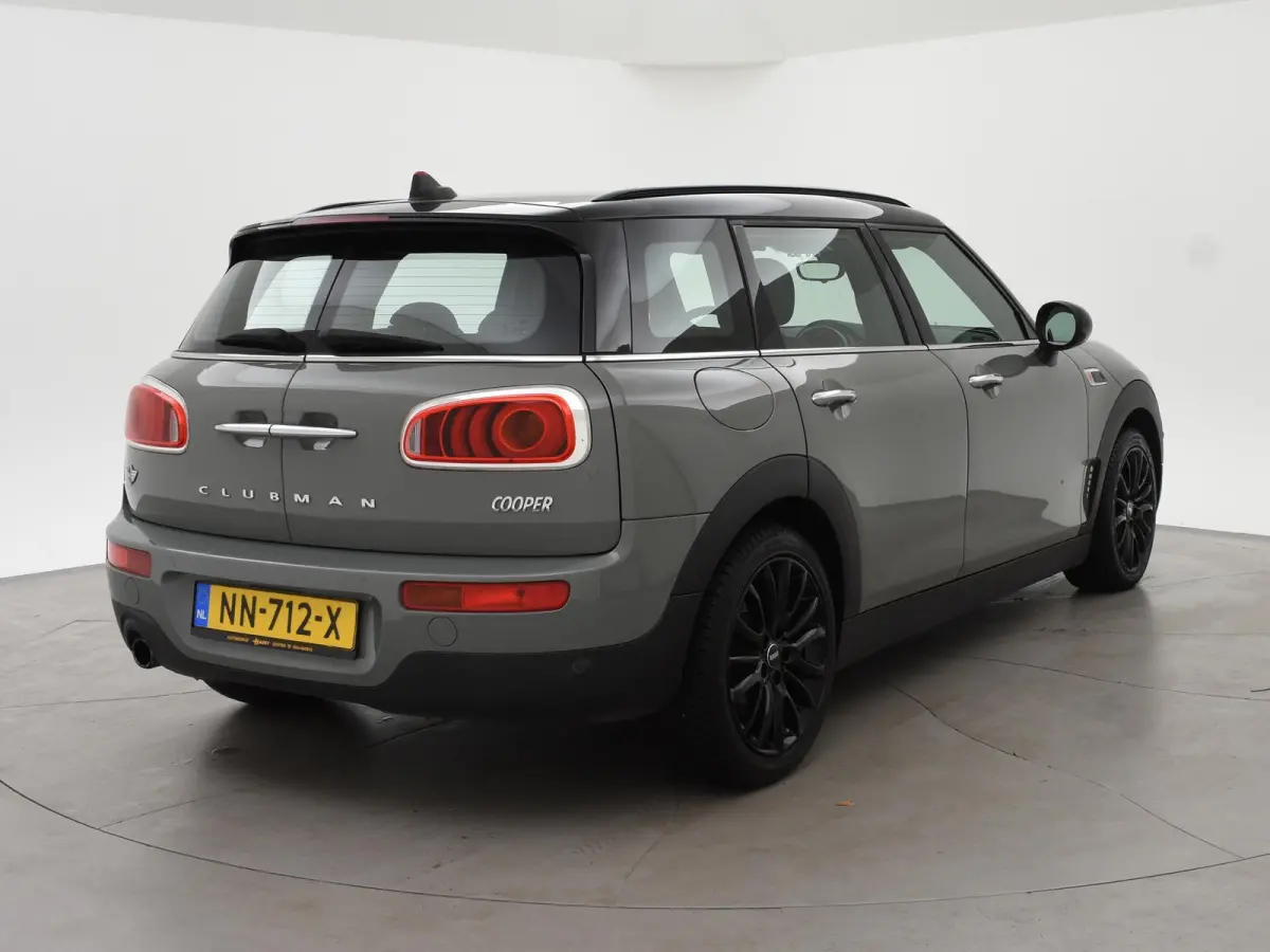 1.5 COOPER 136 PK MOONWALK GREY + ZWART DAK | 17 INCH ZWARTE VELGEN | LED | NAVIGATIE