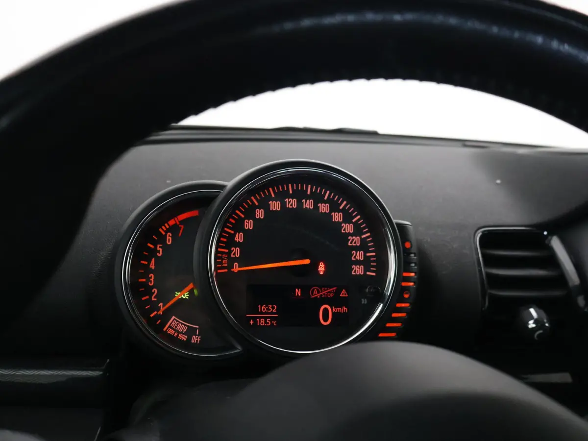 1.5 COOPER 136 PK MOONWALK GREY + ZWART DAK | 17 INCH ZWARTE VELGEN | LED | NAVIGATIE