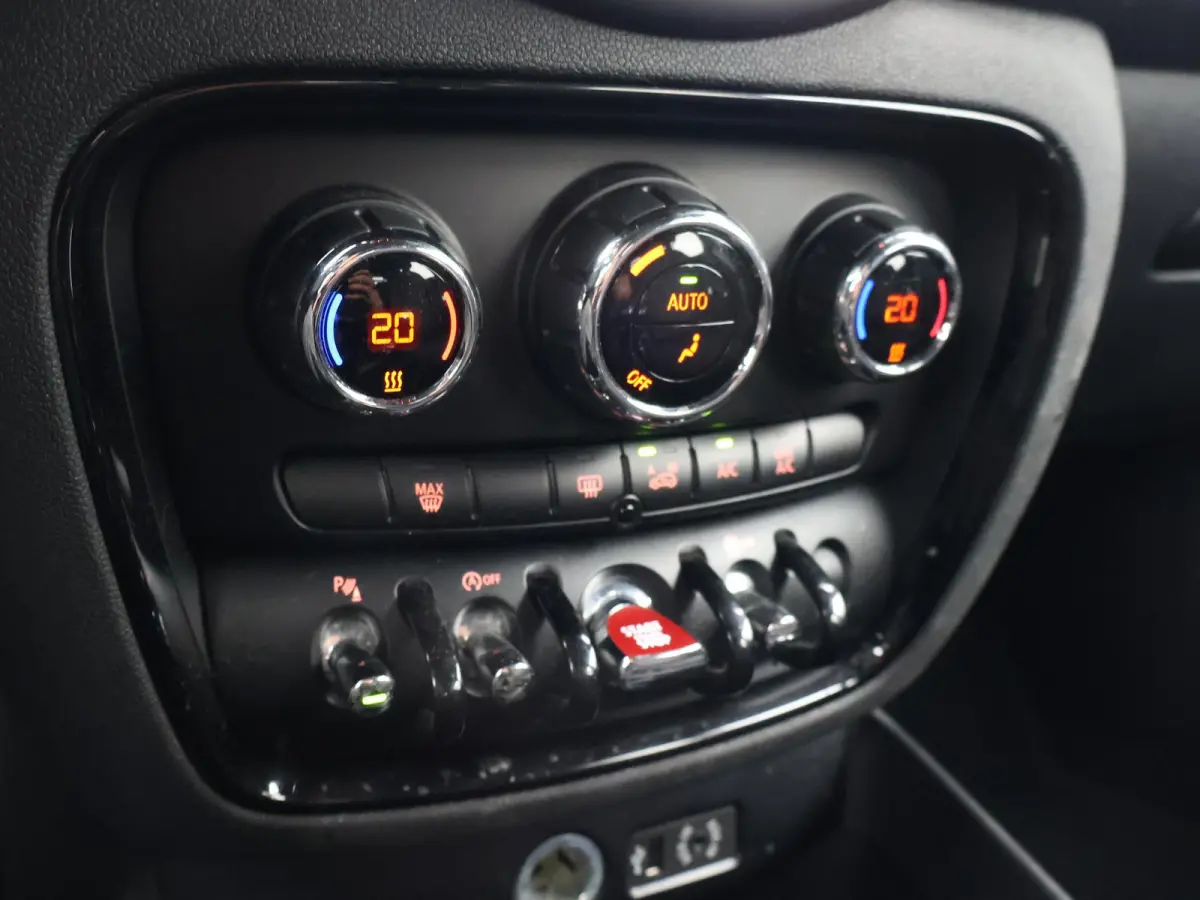 1.5 COOPER 136 PK MOONWALK GREY + ZWART DAK | 17 INCH ZWARTE VELGEN | LED | NAVIGATIE