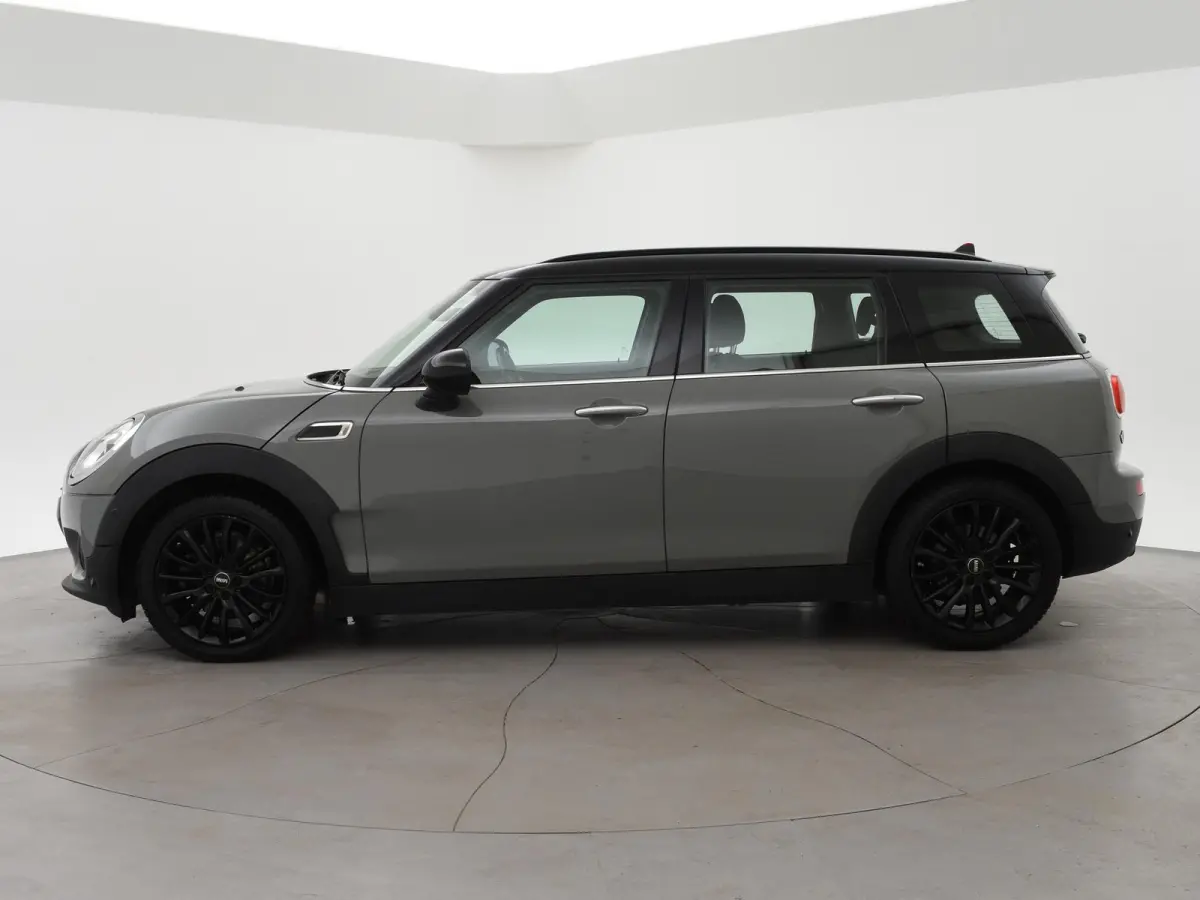 1.5 COOPER 136 PK MOONWALK GREY + ZWART DAK | 17 INCH ZWARTE VELGEN | LED | NAVIGATIE
