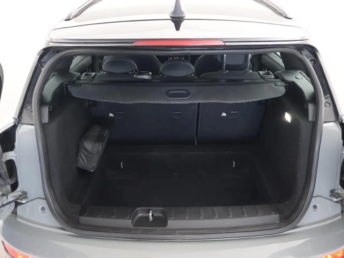 1.5 COOPER 136 PK MOONWALK GREY + ZWART DAK | 17 INCH ZWARTE VELGEN | LED | NAVIGATIE