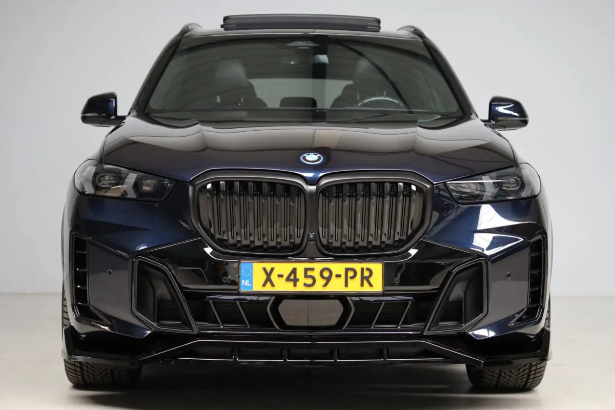 XDrive50e Launch Edition | panoramadak skylounge | head-up | harmankardon | elek. trekhaak | keyless | luchtvering | BTW