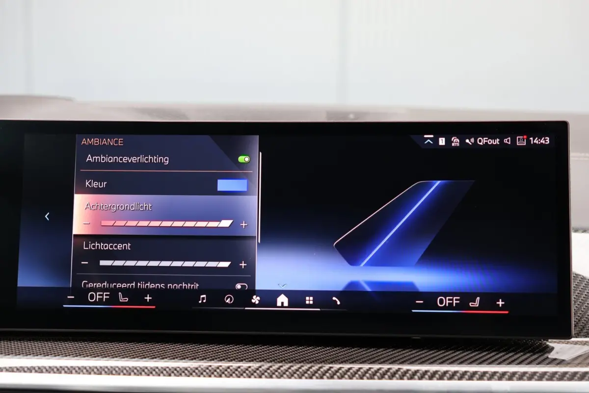 XDrive50e Launch Edition | panoramadak skylounge | head-up | harmankardon | elek. trekhaak | keyless | luchtvering | BTW