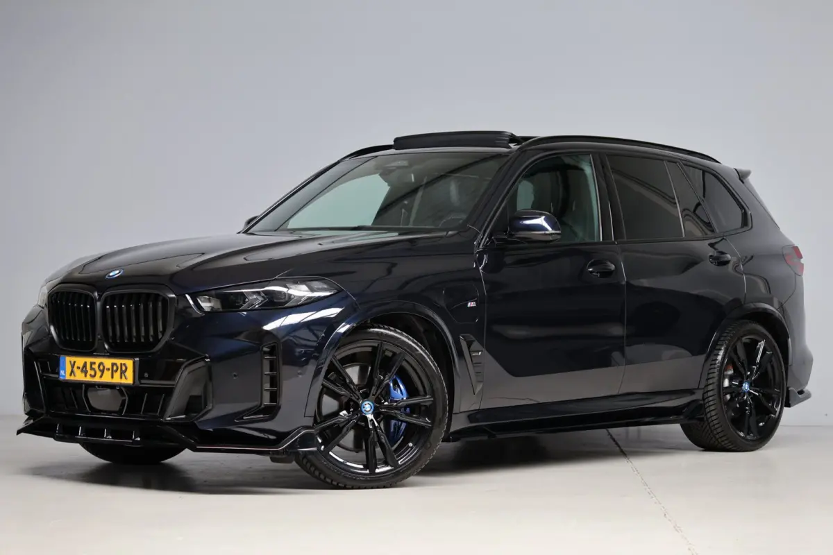 XDrive50e Launch Edition | panoramadak skylounge | head-up | harmankardon | elek. trekhaak | keyless | luchtvering | BTW