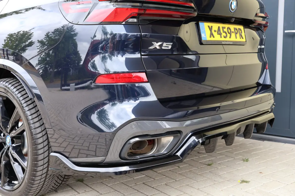 XDrive50e Launch Edition | panoramadak skylounge | head-up | harmankardon | elek. trekhaak | keyless | luchtvering | BTW