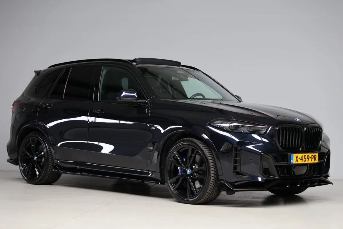 XDrive50e Launch Edition | panoramadak skylounge | head-up | harmankardon | elek. trekhaak | keyless | luchtvering | BTW