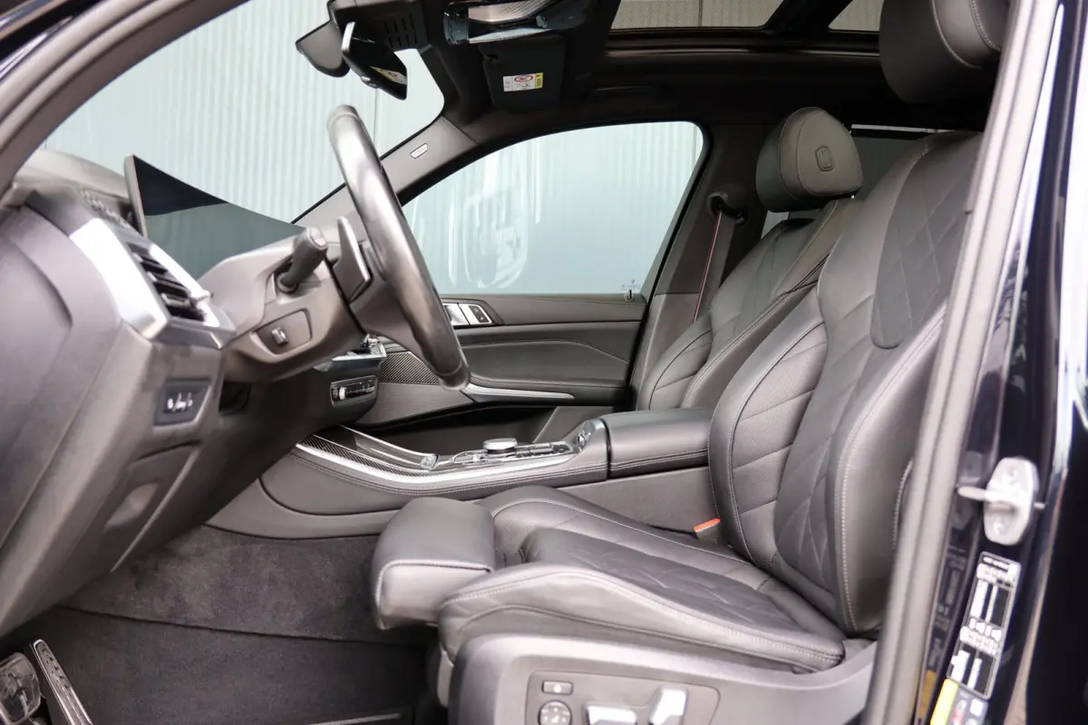 XDrive50e Launch Edition | panoramadak skylounge | head-up | harmankardon | elek. trekhaak | keyless | luchtvering | BTW