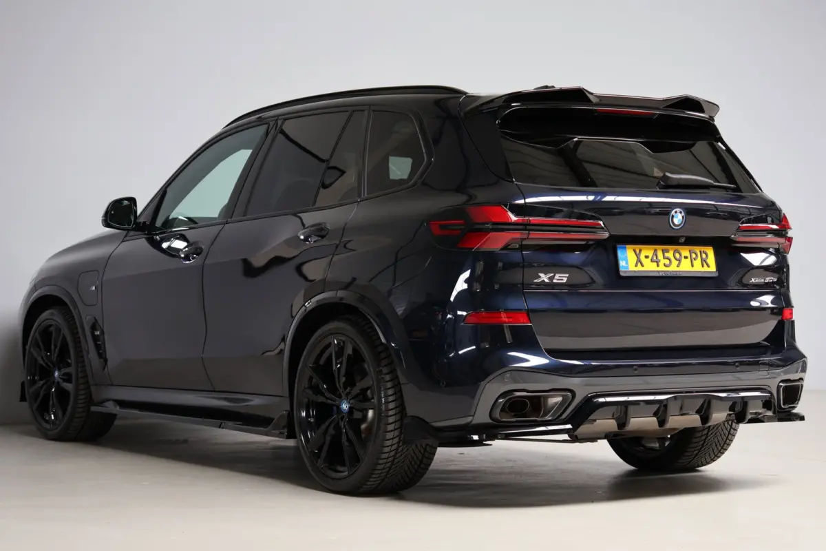 XDrive50e Launch Edition | panoramadak skylounge | head-up | harmankardon | elek. trekhaak | keyless | luchtvering | BTW