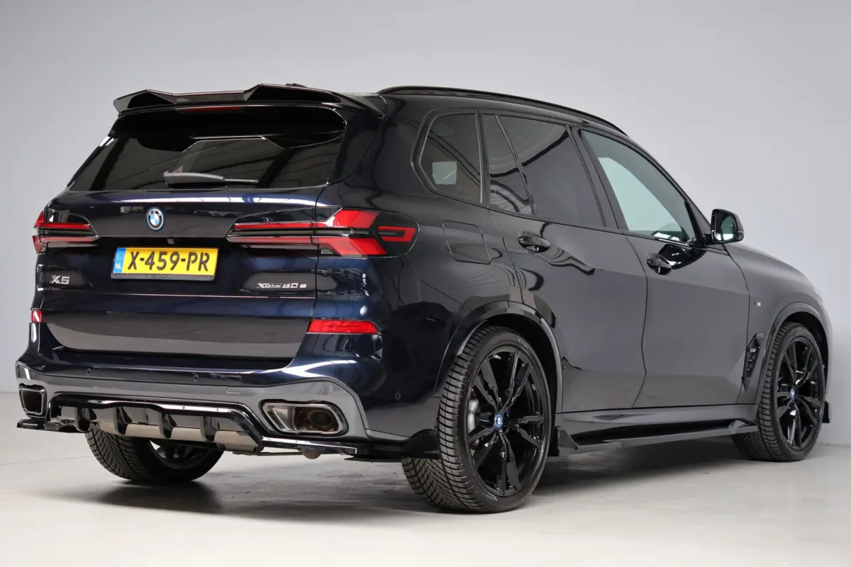 XDrive50e Launch Edition | panoramadak skylounge | head-up | harmankardon | elek. trekhaak | keyless | luchtvering | BTW