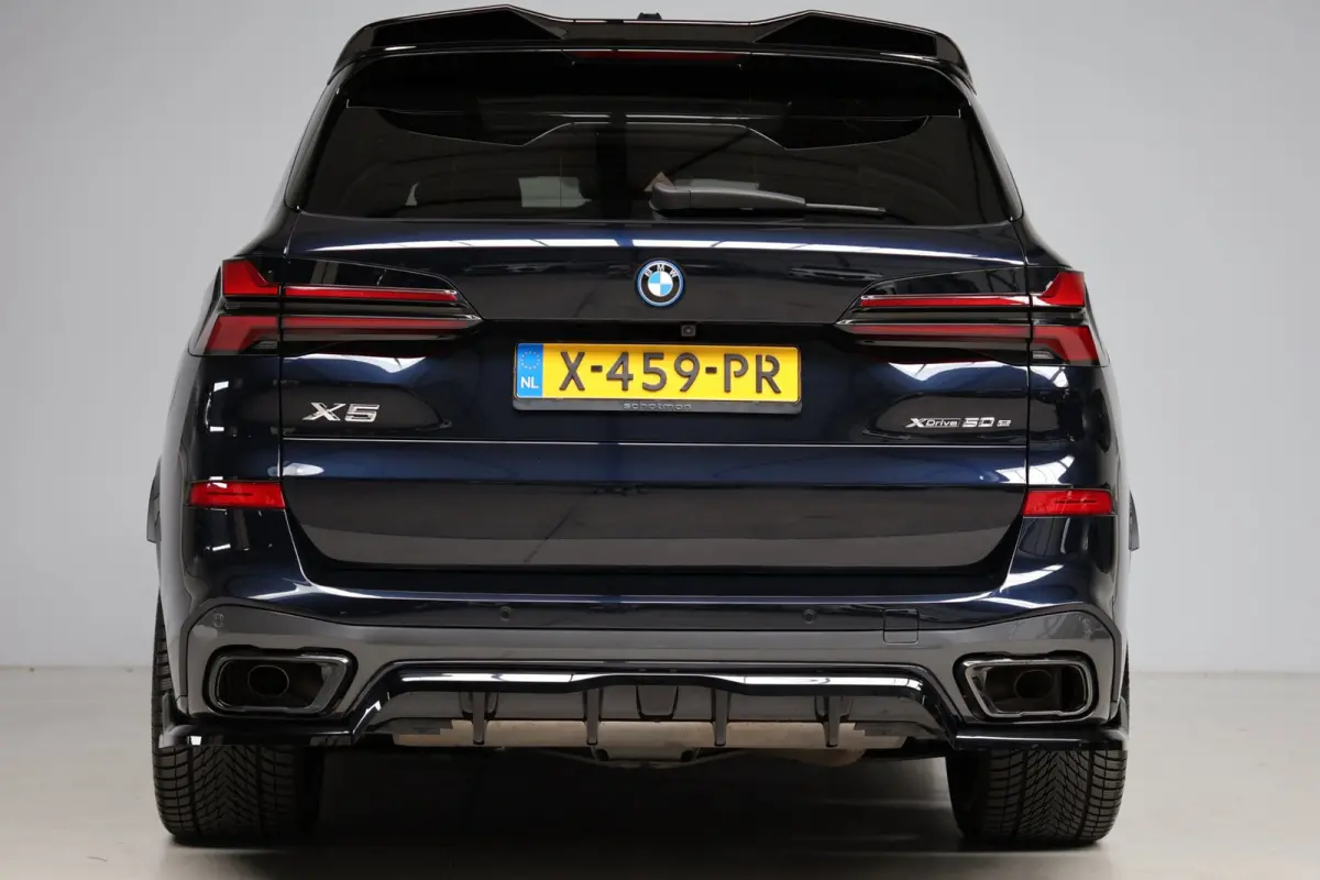 XDrive50e Launch Edition | panoramadak skylounge | head-up | harmankardon | elek. trekhaak | keyless | luchtvering | BTW