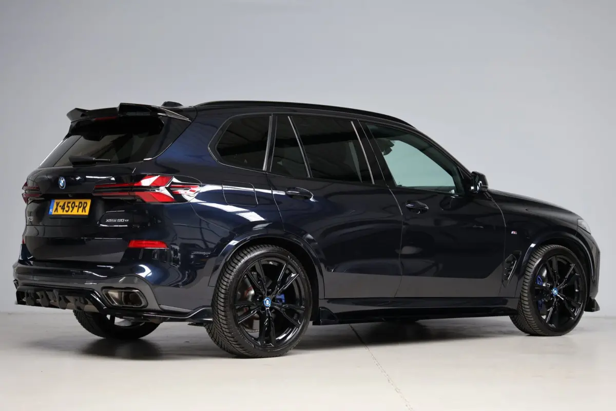 XDrive50e Launch Edition | panoramadak skylounge | head-up | harmankardon | elek. trekhaak | keyless | luchtvering | BTW