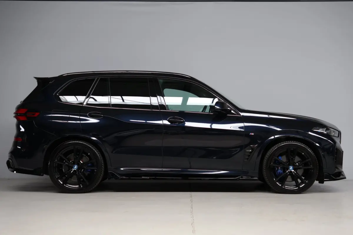 XDrive50e Launch Edition | panoramadak skylounge | head-up | harmankardon | elek. trekhaak | keyless | luchtvering | BTW