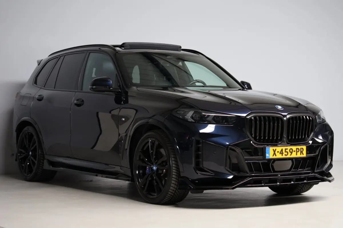 XDrive50e Launch Edition | panoramadak skylounge | head-up | harmankardon | elek. trekhaak | keyless | luchtvering | BTW