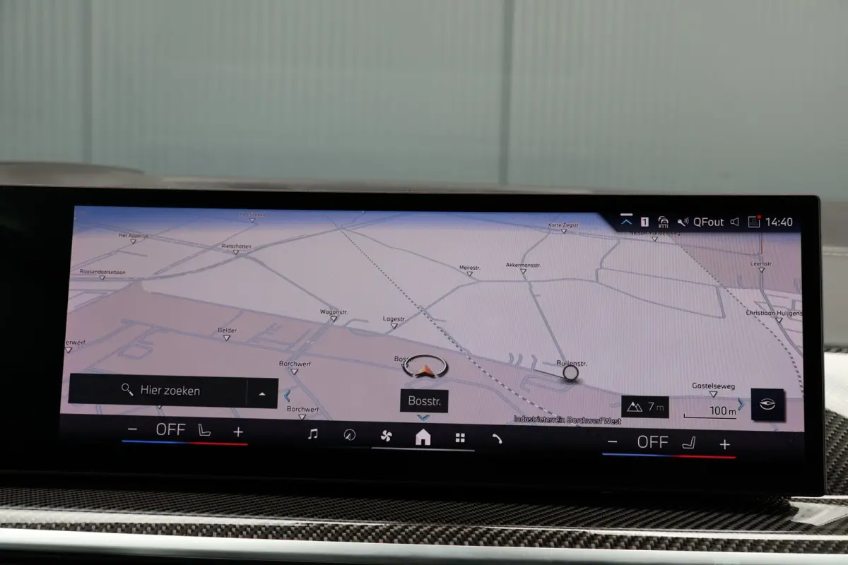 XDrive50e Launch Edition | panoramadak skylounge | head-up | harmankardon | elek. trekhaak | keyless | luchtvering | BTW