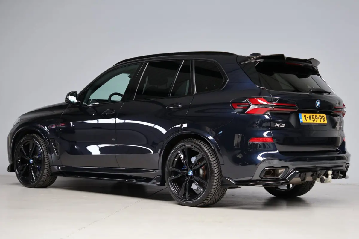 XDrive50e Launch Edition | panoramadak skylounge | head-up | harmankardon | elek. trekhaak | keyless | luchtvering | BTW