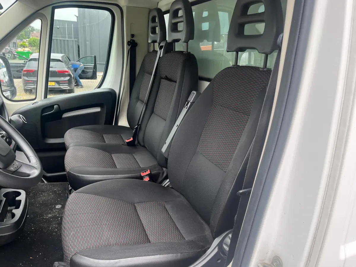 335 2.2 BlueHDi 140 L4 Grip | Laadklep | Laaddeur | | 2 zitplaatsen rechtsvoor | Airco | Alarm klasse 1(startblokkering)