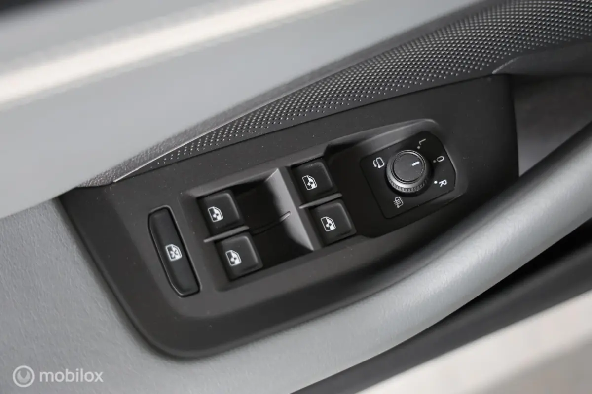 1.5 eTSI Business - Stuur/Stoelverwarming - Carplay - Camera