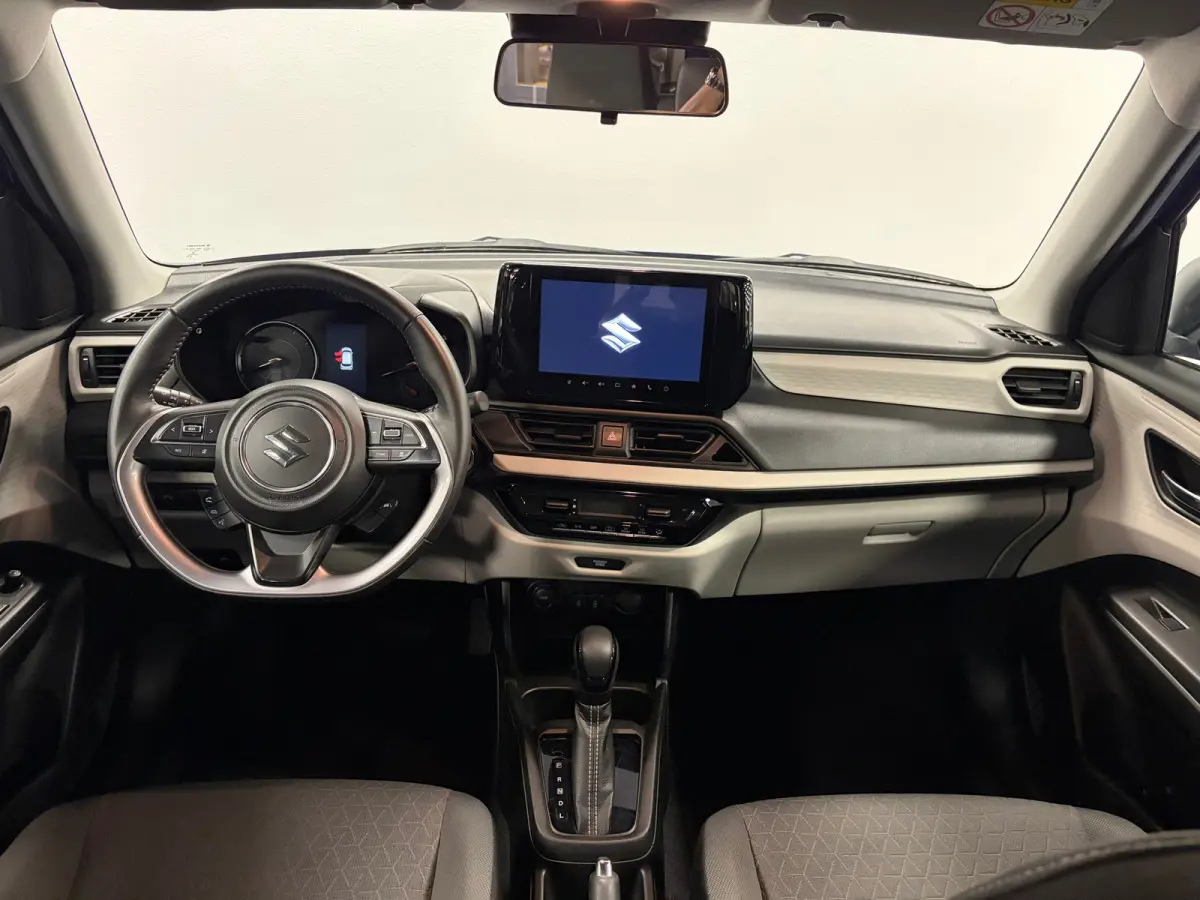 1.2 Select Smart Hybrid*Automaat*Stoelverwarming*Camera*PDC*Navi*