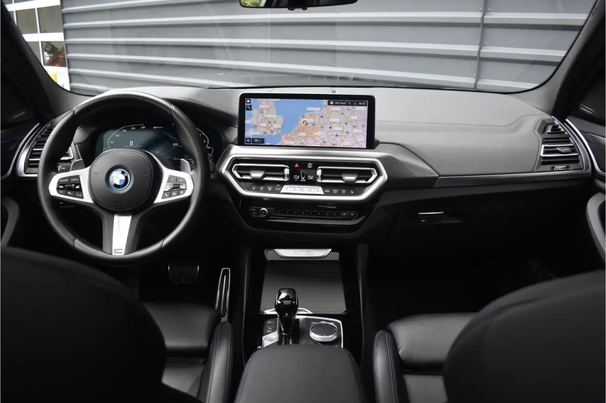 xDrive30e M Sport | Pano | M-Stoelen | ACC | Harman/Kardon | Memory | Head-Up | 20'' Wielen |