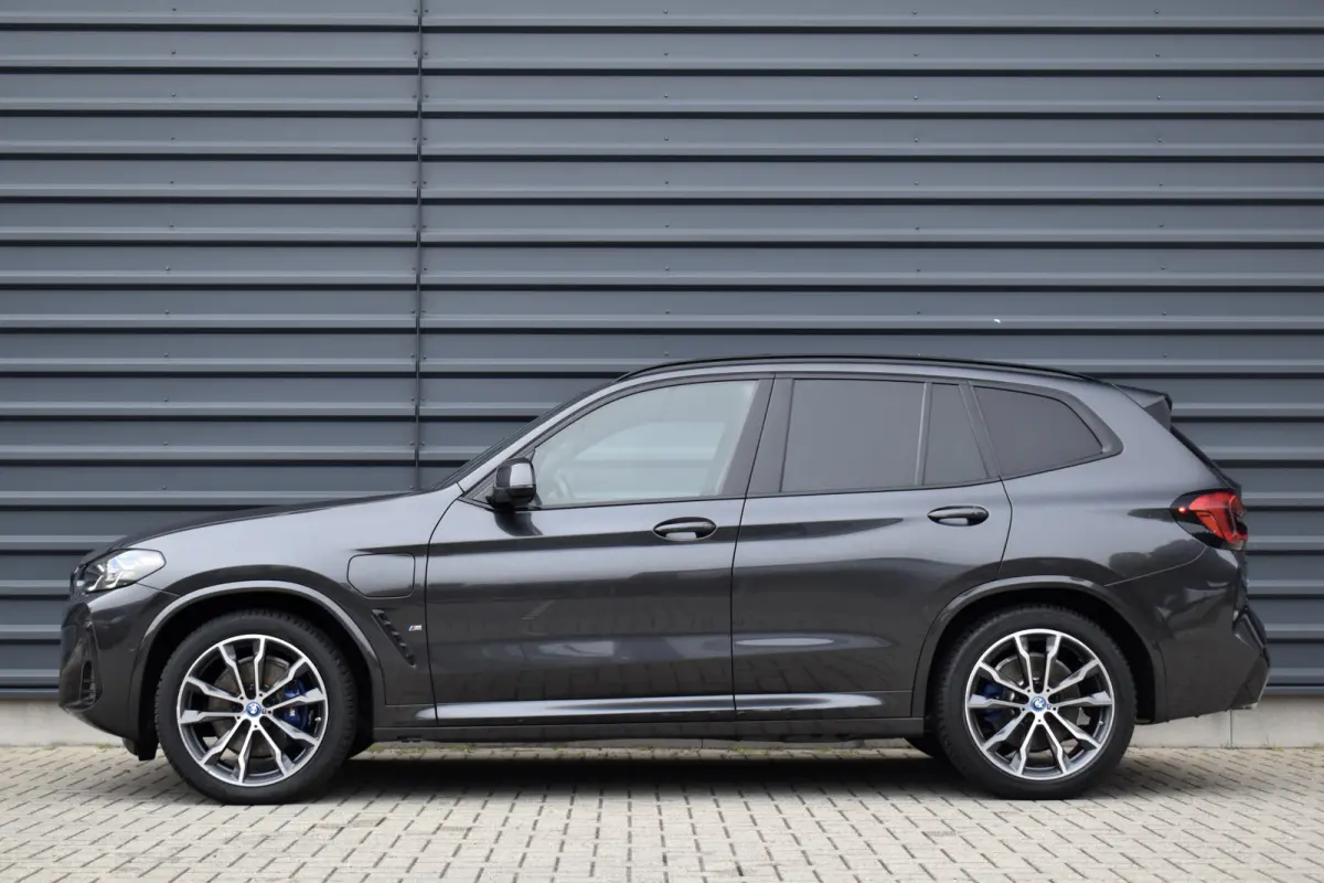 xDrive30e M Sport | Pano | M-Stoelen | ACC | Harman/Kardon | Memory | Head-Up | 20'' Wielen |